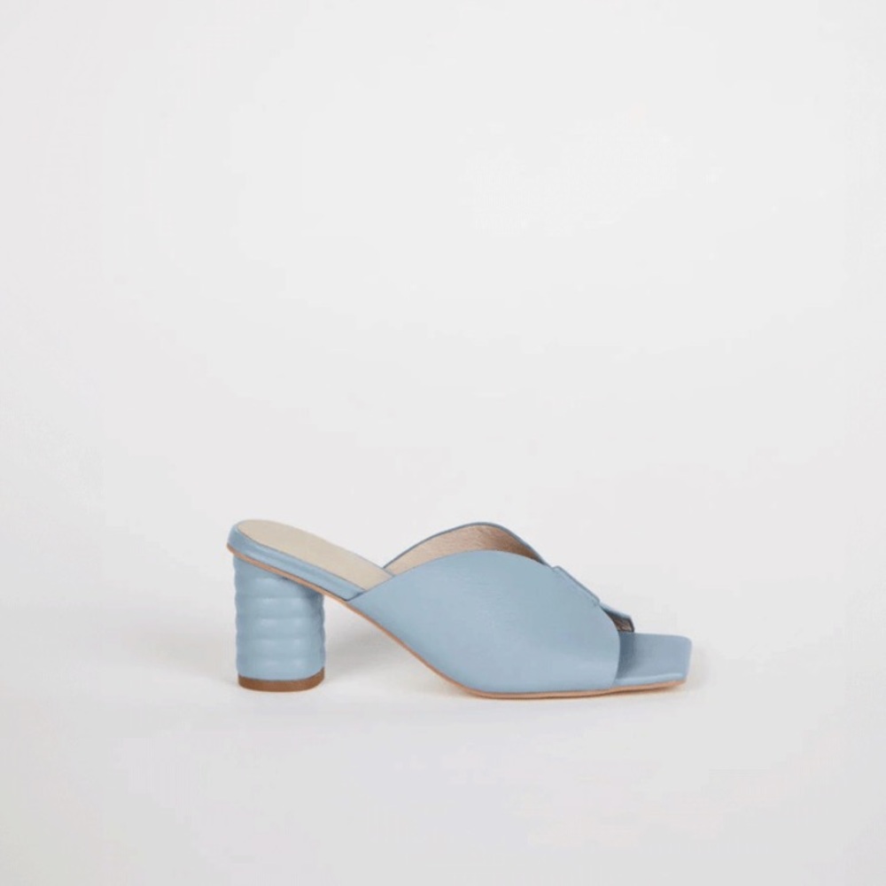 Intentionally blank kamika mule